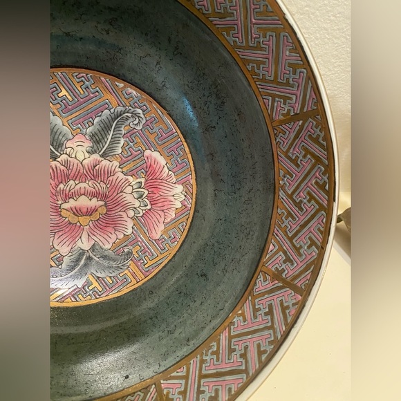 Vintage Japanese Porcelain Chrysanthemums Flower Accent Bowl - Picture 4 of 9